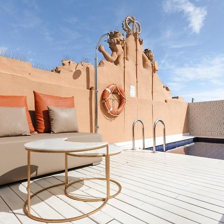 Do Placa Reial Powered By Sonder Barcelona Exterior foto The pool deck of the 100 Suite