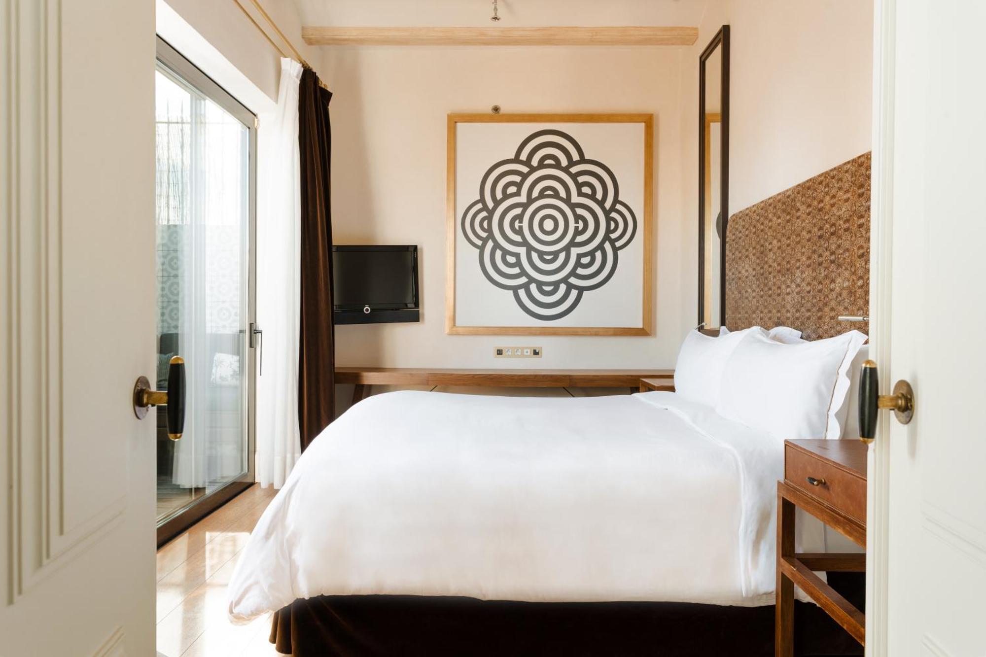 Do Placa Reial Powered By Sonder Barcelona Habitación foto A bedroom at the hotel