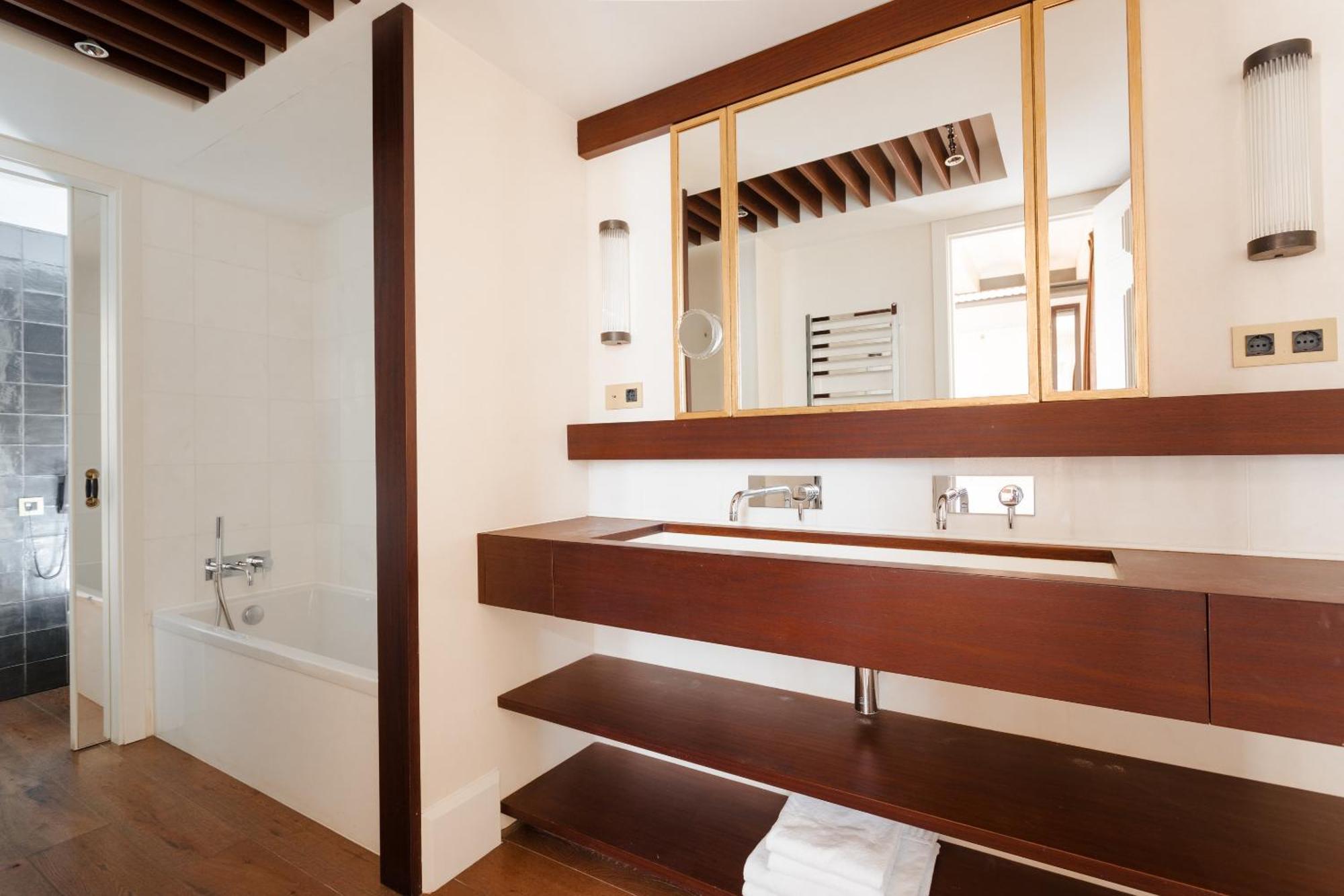 Do Placa Reial Powered By Sonder Barcelona Habitación foto Bathroom