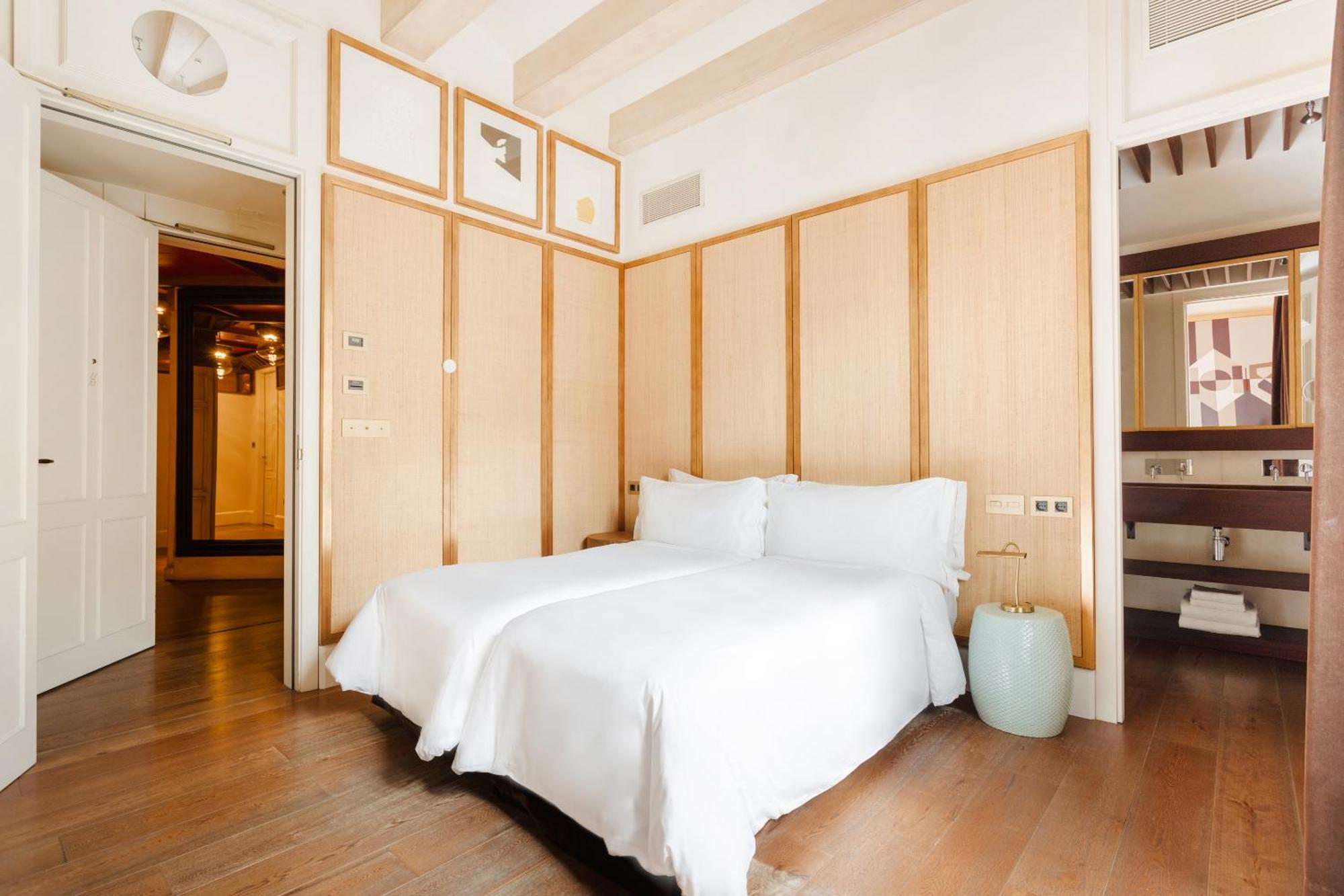 Do Placa Reial Powered By Sonder Barcelona Habitación foto A room at the hotel