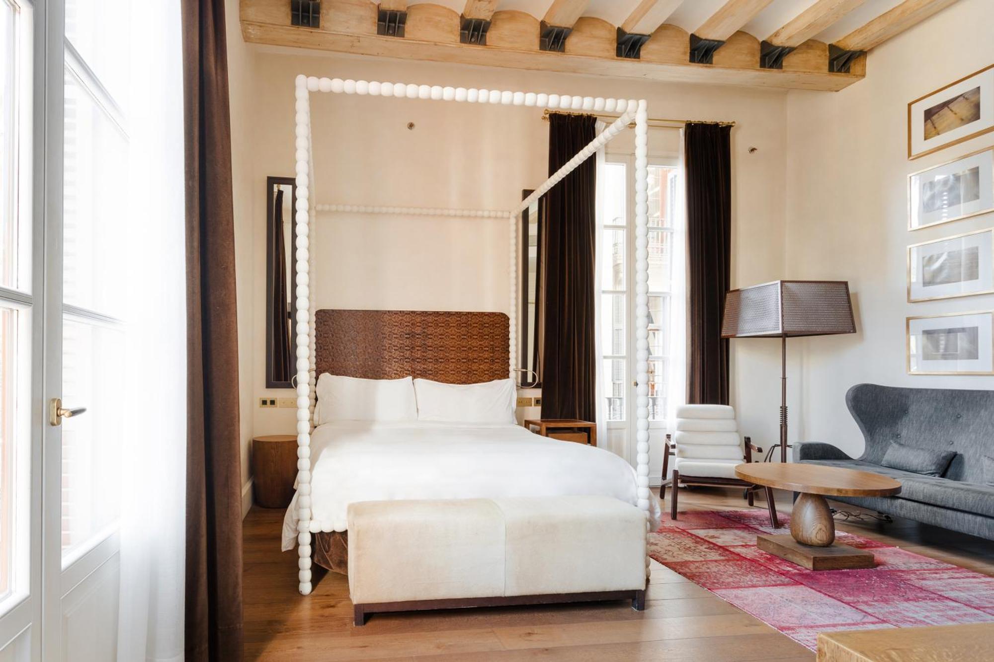 Do Placa Reial Powered By Sonder Barcelona Habitación foto A room at the Hotel de Casabianca