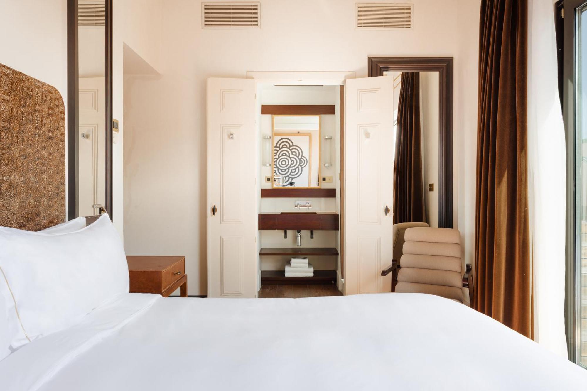Do Placa Reial Powered By Sonder Barcelona Habitación foto A guest room at the hotel