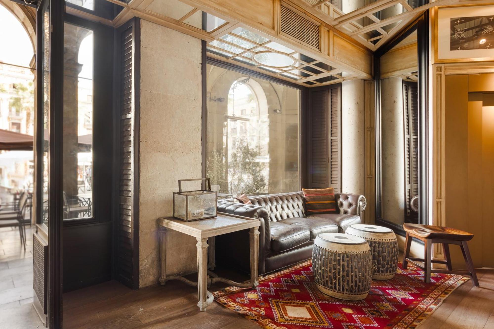 Do Placa Reial Powered By Sonder Barcelona Exterior foto The Library at The Westin Palace Madrid