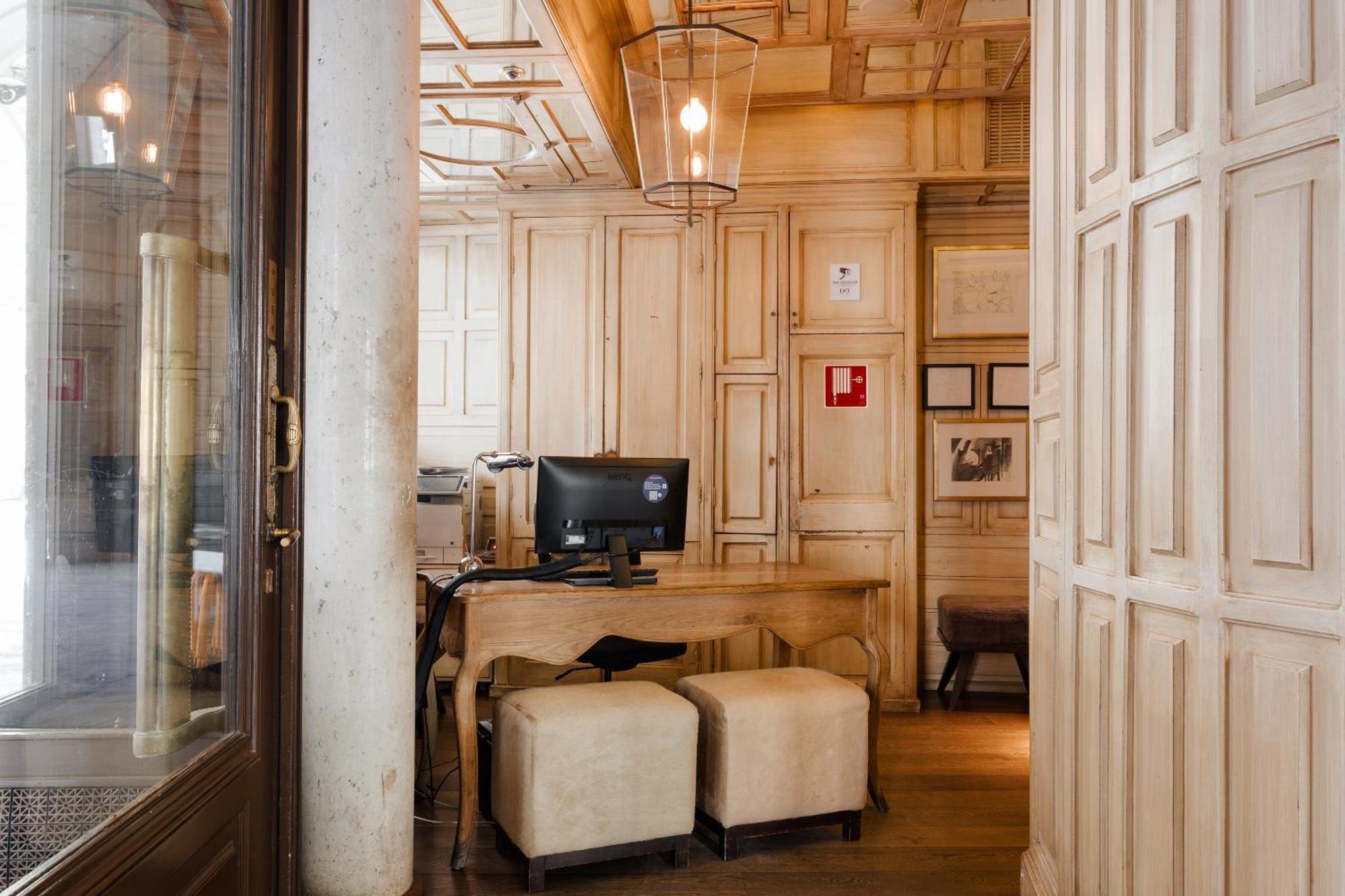 Do Placa Reial Powered By Sonder Barcelona Exterior foto The reception area of the hotel