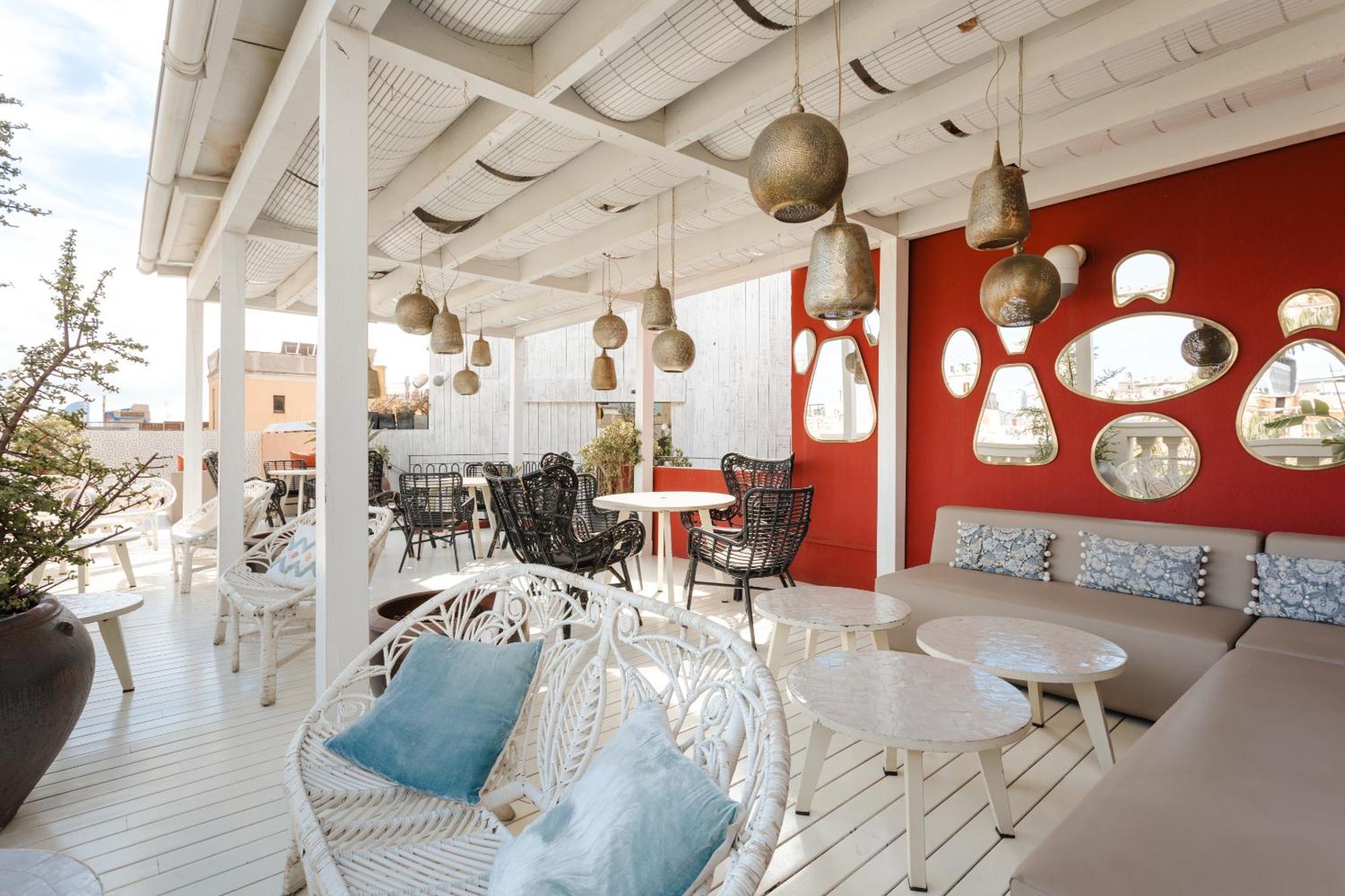 Do Placa Reial Powered By Sonder Barcelona Exterior foto The rooftop bar at the Hotel Indigo, Athens