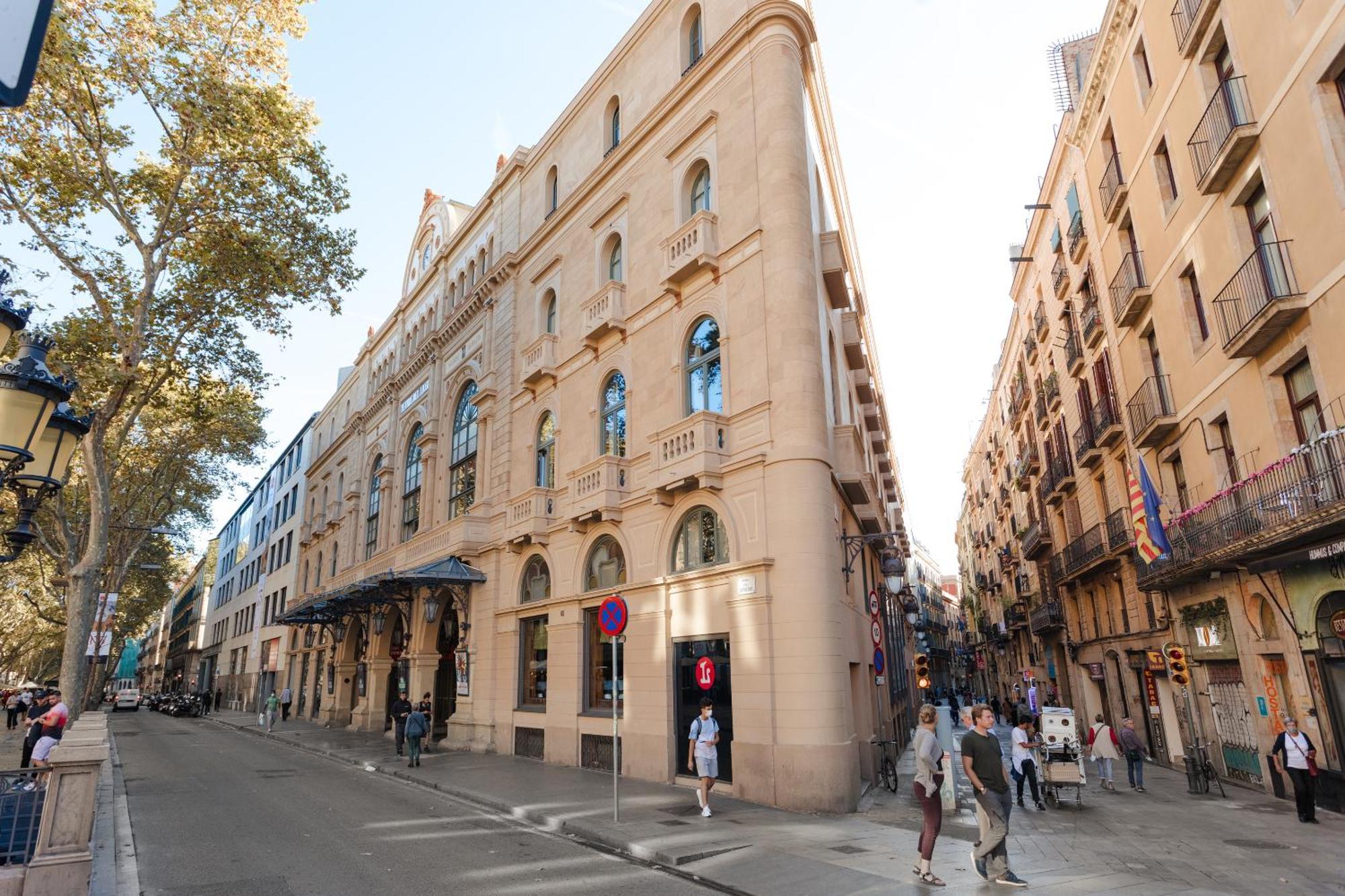 Do Placa Reial Powered By Sonder Barcelona Exterior foto The hotel in 2016